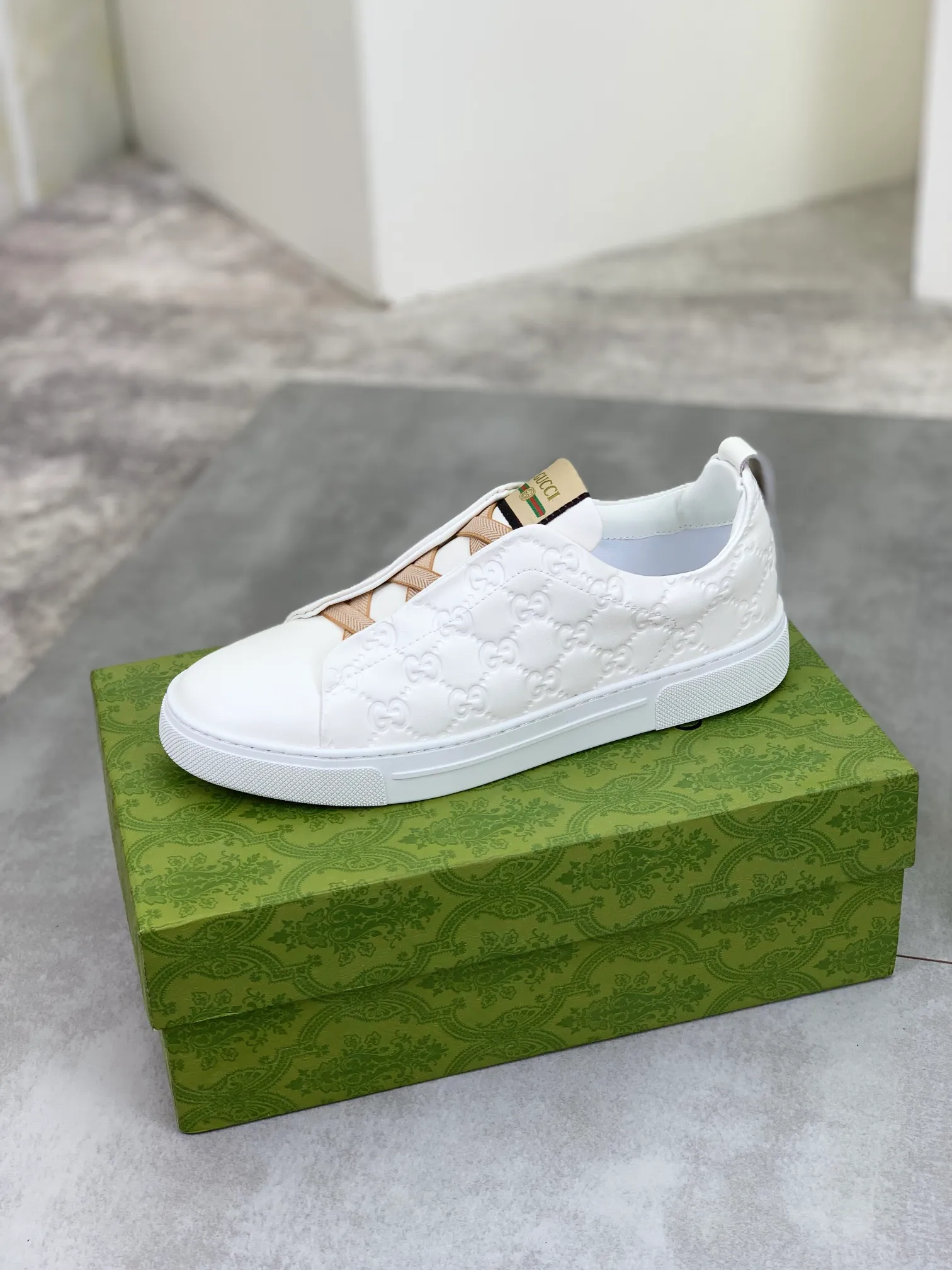 Men's shoes 💰P460💰[New model] (GUCCI) official website's latest 🎁🎁casual and fashionable men's shoes👟, hot style 💥 style is simple and elegant, exclusive for trendy men. Unique official website's latest brand double G elements Original 👑Gucci decoration, fashionable and generous, the fabric is original frosted calfskin✅Full imported sheepskin lining, the official website specifies wear-resistant, lightweight original rubber casual outsole, the classic model is taken in kind at the counter🎬38-44 Black or white optional